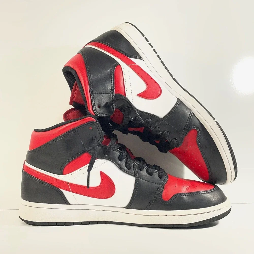 Nike Mens Size 11 Air Jordan 1 Mid Bred Toe Black Red White 554724-079